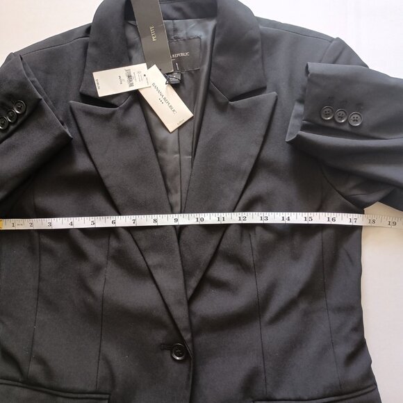 Banana Republic Classic Black Suit Coat with Pockets Women’s NWT Size 4P - Picture 11 of 16